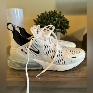 NIKE AIR MAX 270’s. Size 8, lightly worn.